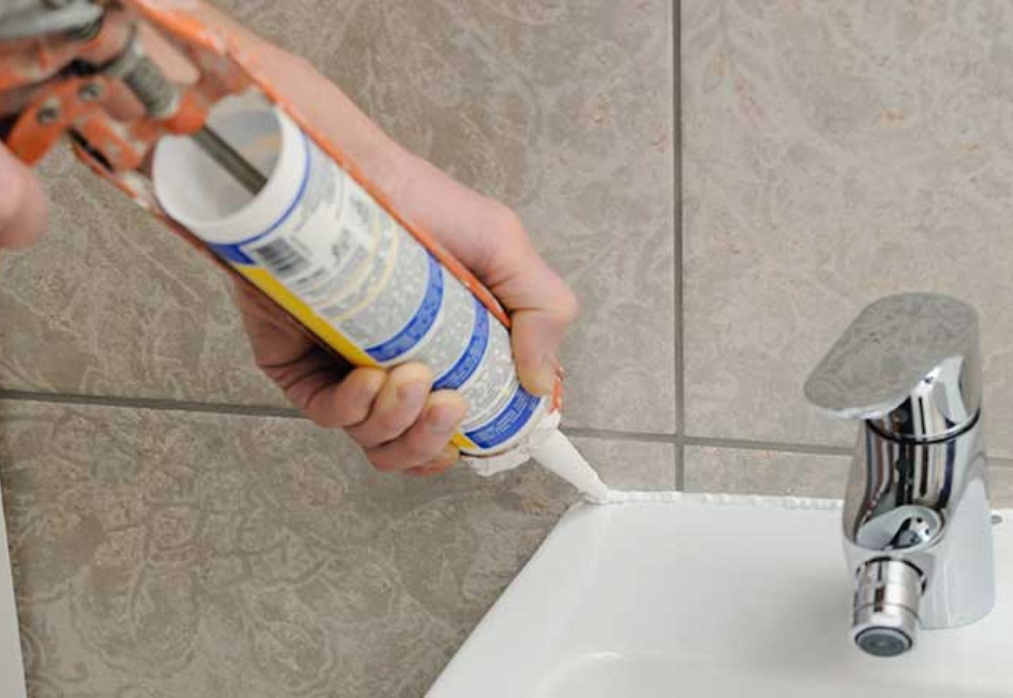 Ψαράκι ή Ασημόψαρο: Αν έχετε υγρασία σκόνη και μούλα τότε κυκλοφορεί στο σπίτι σας – Δείτε πως να το απομακρύνετε μια και καλή