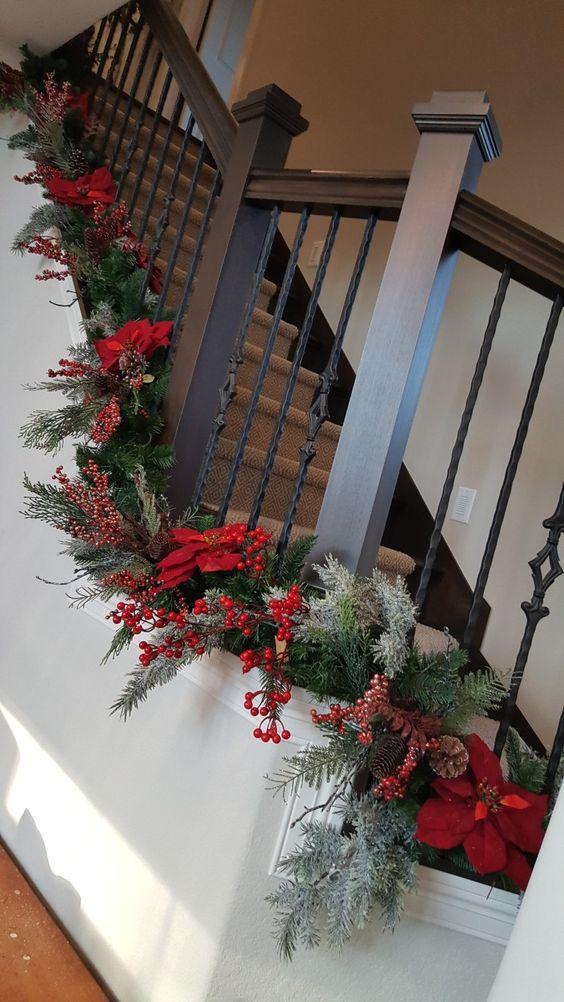 χριστουγεννιάτικη-γιρλάντα-σε-κόκκινο Βουργουνδίας-για-την-σκάλα-ιδέες-
