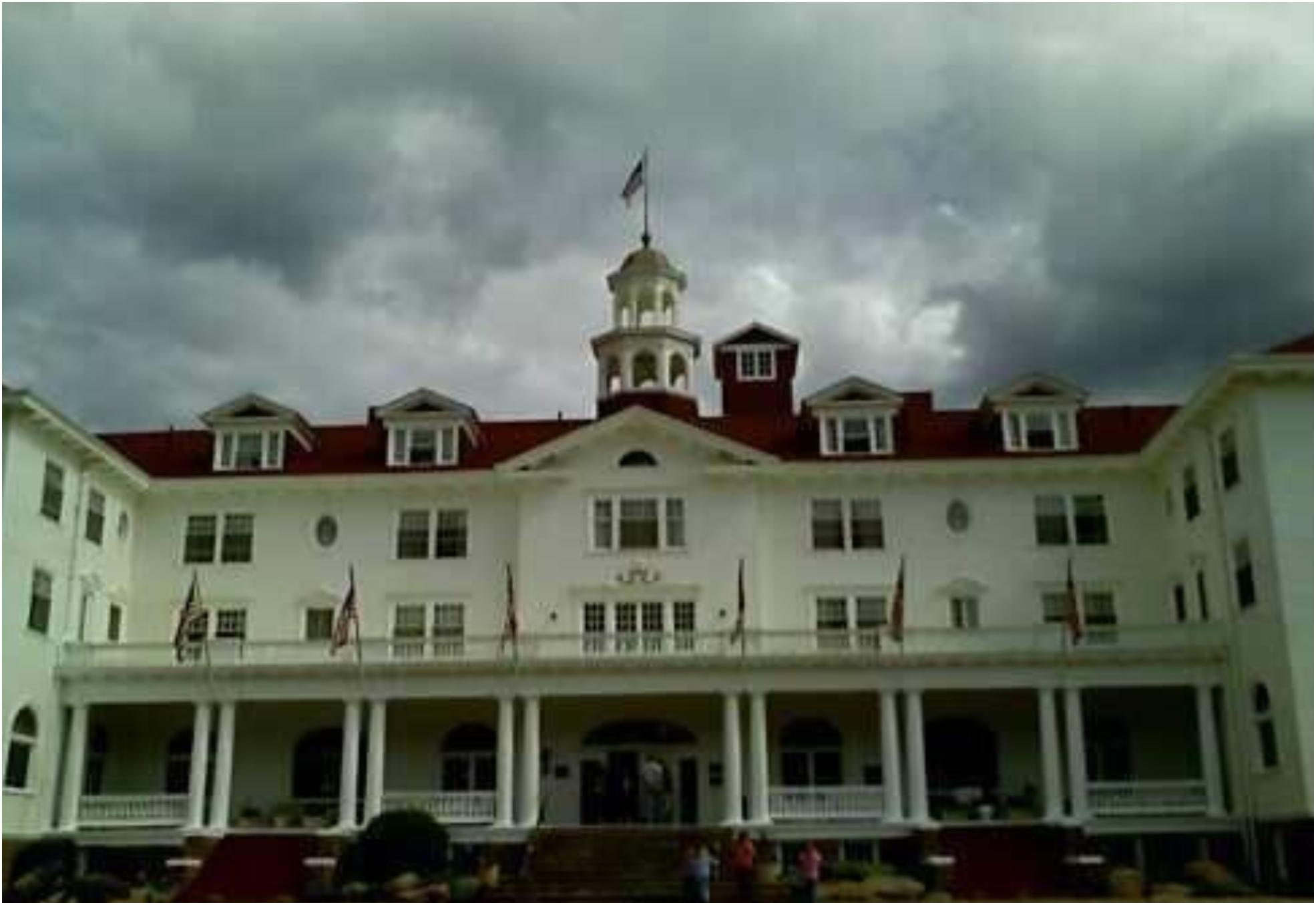 Stanley Hotel: Το ξενοδοχείο που στοίχειωσε τον Stephen King – Η αληθινή ιστορία πίσω από την συναρπαστικότερη ταινία θρίλερ όλων των εποχών “Λάμψη