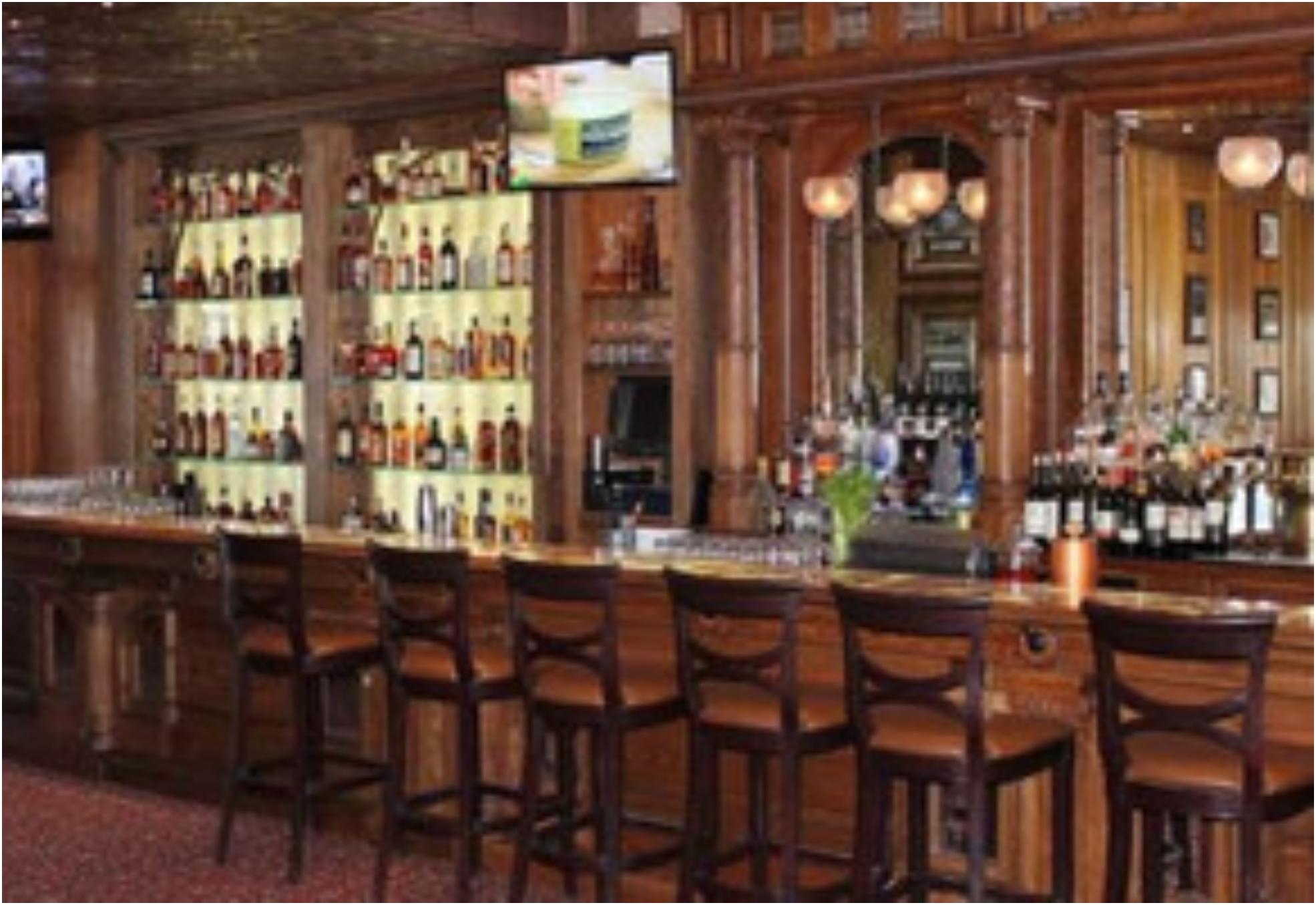 Stanley Hotel: Το ξενοδοχείο που στοίχειωσε τον Stephen King – Η αληθινή ιστορία πίσω από την συναρπαστικότερη ταινία θρίλερ όλων των εποχών “Λάμψη