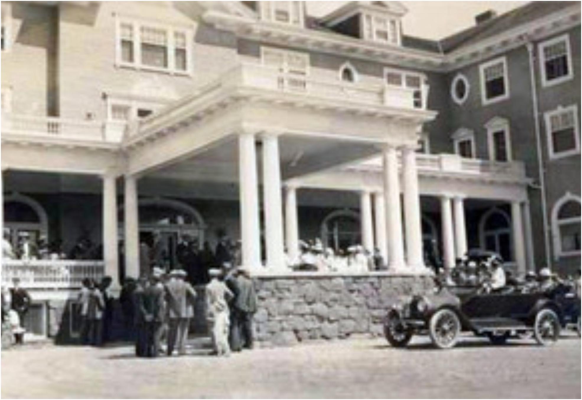 Stanley Hotel: Το ξενοδοχείο που στοίχειωσε τον Stephen King – Η αληθινή ιστορία πίσω από την συναρπαστικότερη ταινία θρίλερ όλων των εποχών “Λάμψη
