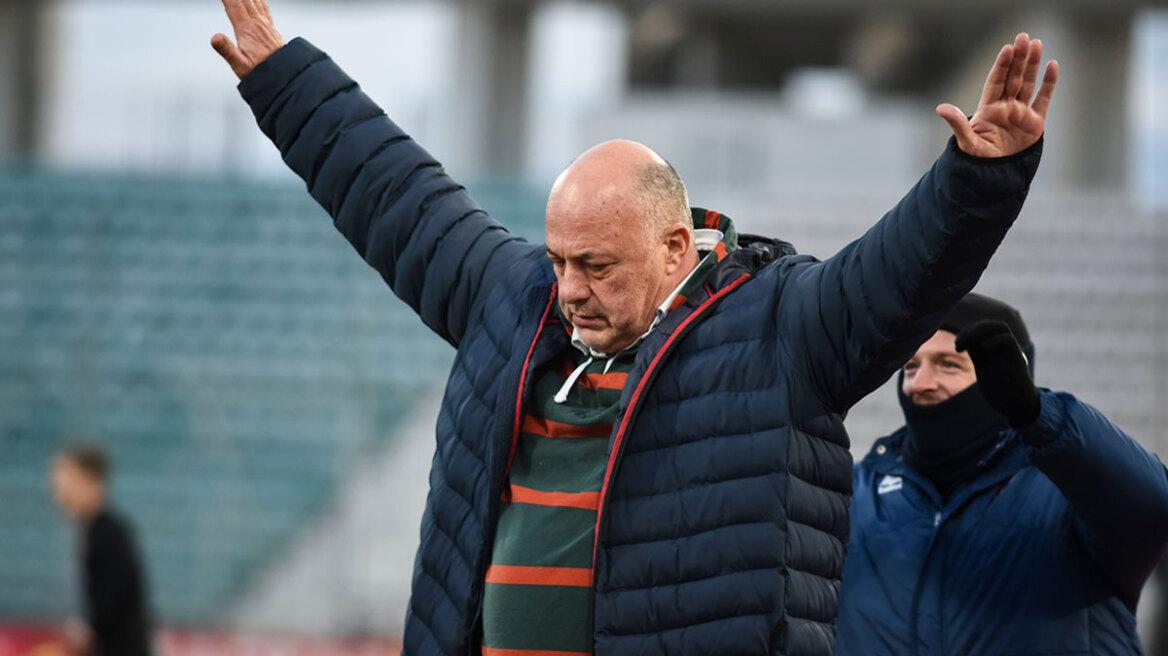 Μπέος σε δημοσιογράφο: Μια φορά τον μήνα κάνεις μπάνιο μωρή! (Βίντεο)