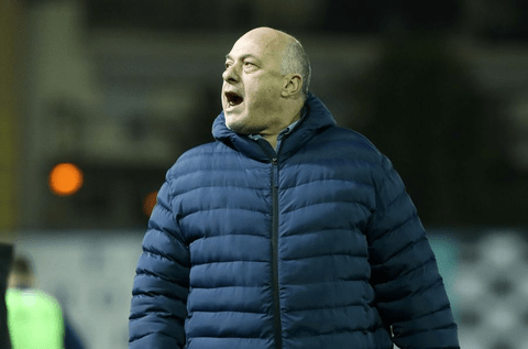 Μπέος σε δημοσιογράφο: Μια φορά τον μήνα κάνεις μπάνιο μωρή! (Βίντεο)