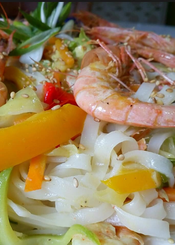 συνταγή-για-noodles-με-γαρίδες-και-λαχανικά-