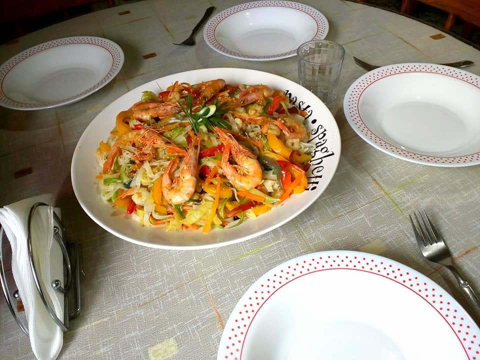 συνταγή-για-noodles-με-γαρίδες-και-λαχανικά-