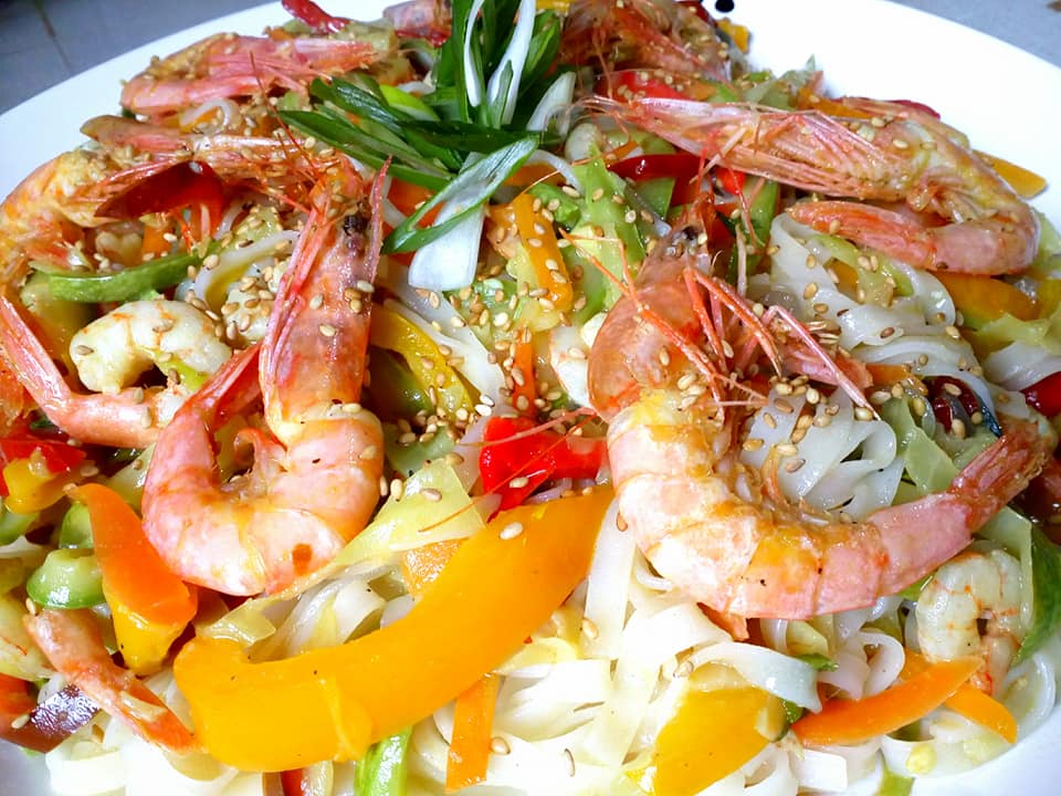 συνταγή-για-noodles-με-γαρίδες-και-λαχανικά-
