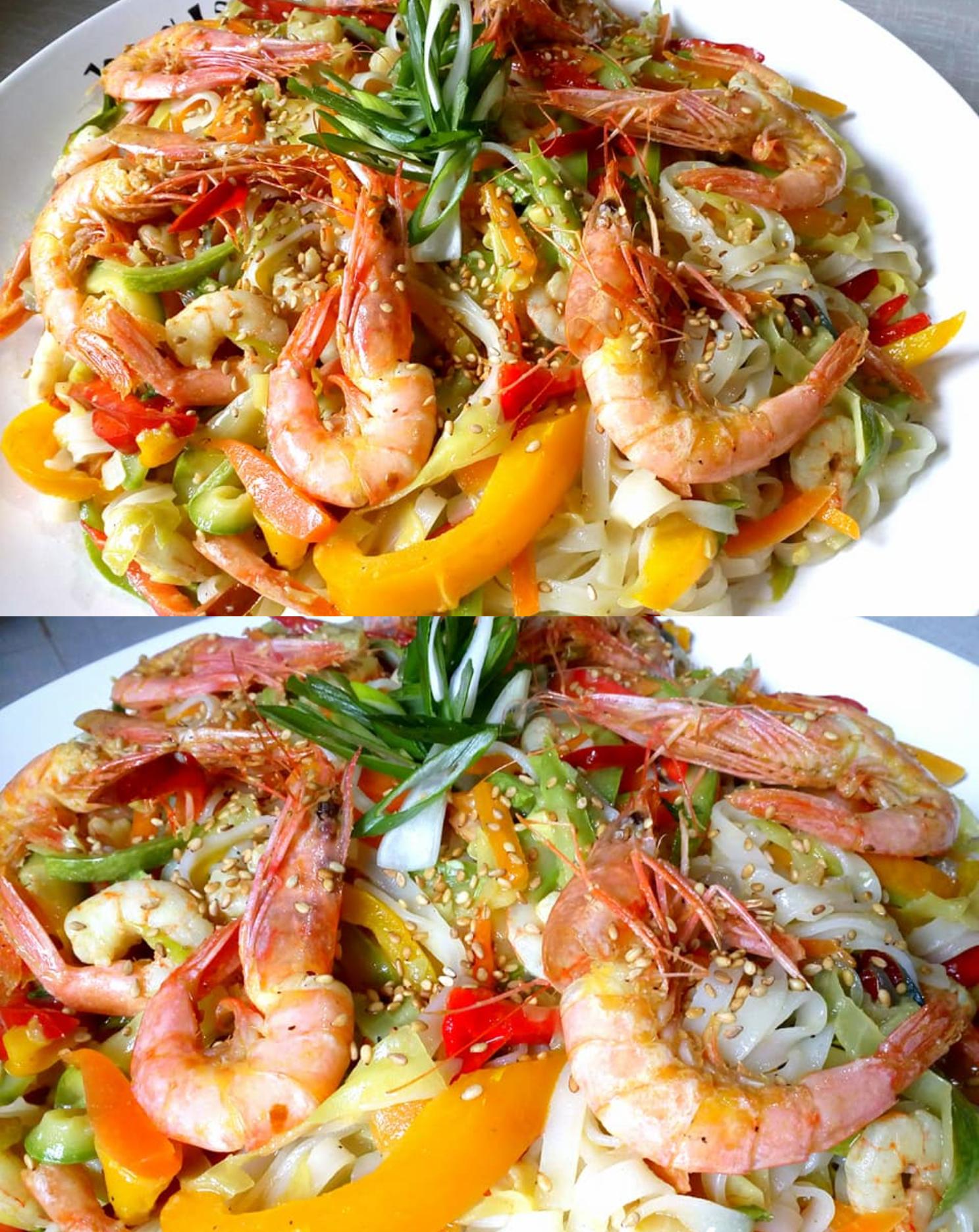 Noodles ταλιατέλες με λαχανικά και γαρίδες