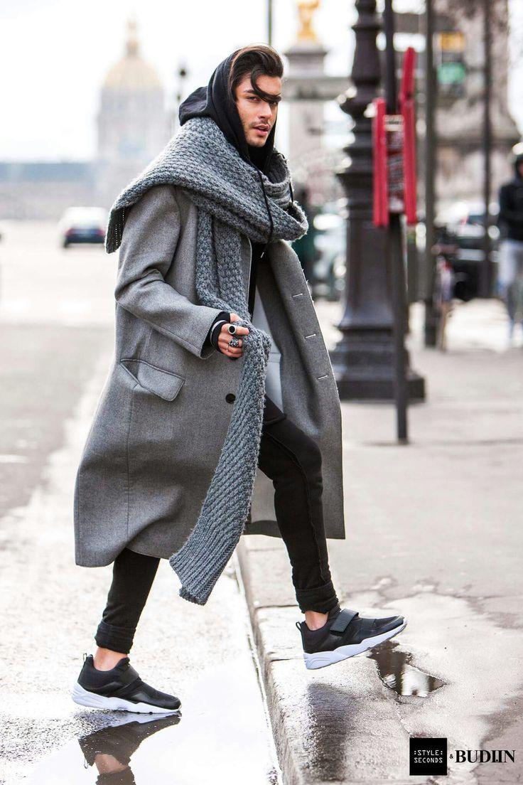 Μιχάλης Λεβεντογιάννης : Ο εισαγγελέας απο τους Παγιδευμένους γίνεται είδωλο για μια ακόμη μια φορά με το ντύσιμο του