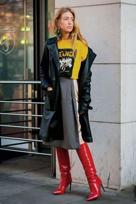 μάξι φούστα-με-κίτρινη-μπλούζα-κόκκινες μπότες-και-μαύρη καπαρντίνα-ιδέες-