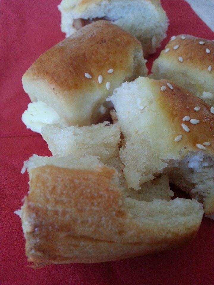 λουκανικοψωμάκια-και-τυροψωμάκια-συνταγή- λουκανικοψωμάκια-και-τυροψωμάκια-συνταγή-