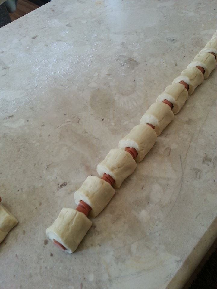 λουκανικοψωμάκια-και-τυροψωμάκια-συνταγή- λουκανικοψωμάκια-και-τυροψωμάκια-συνταγή-