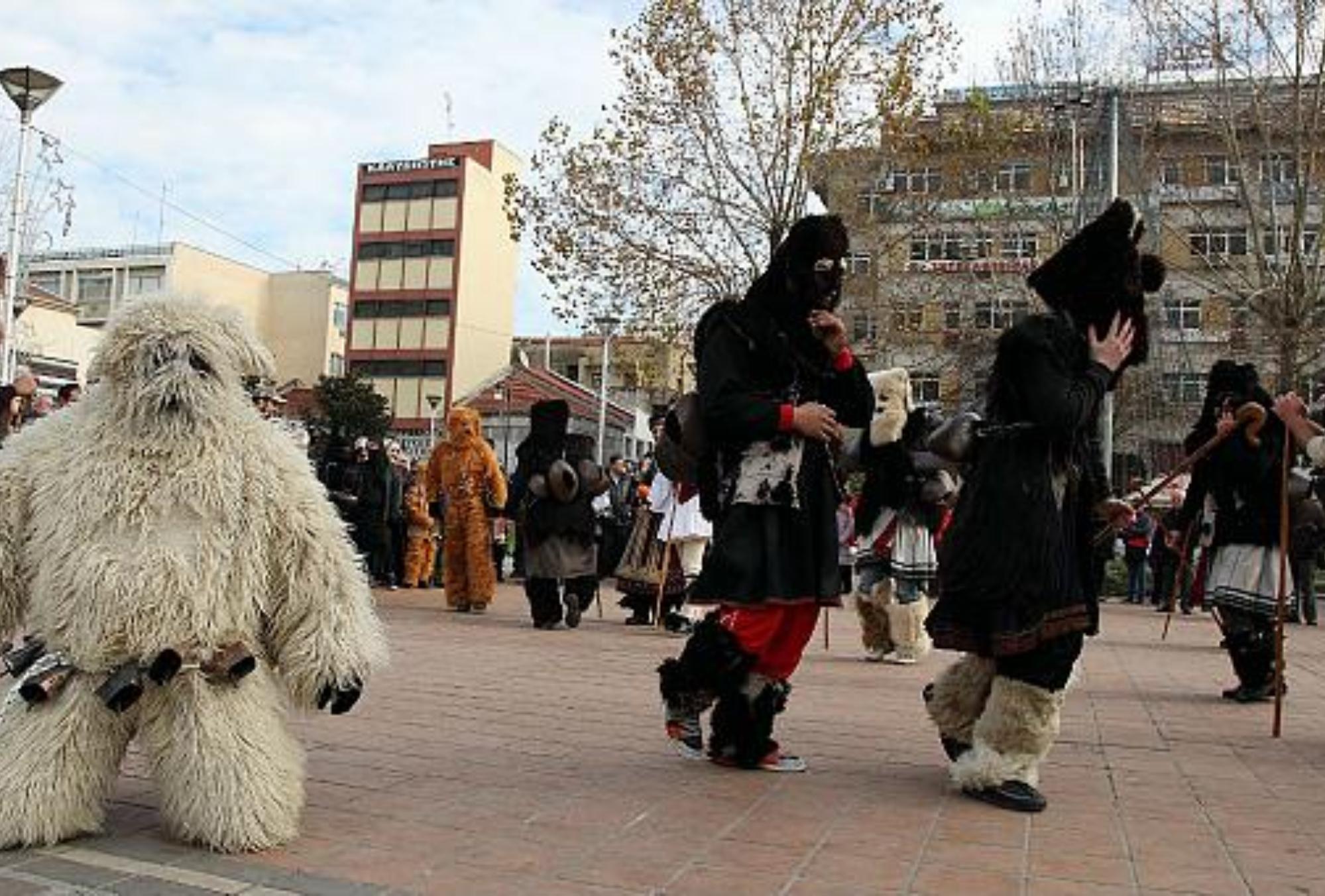 Χριστούγεννα: Τα πιο περίεργα έθιμα από όλη την Ελλάδα