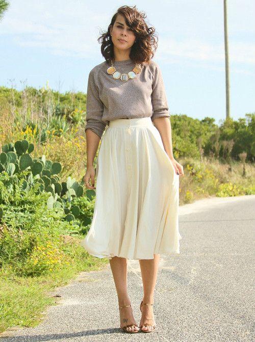 Η Μάρμω απο τους Πανθέους φοράει την φούστα που θα σε βολέψει όλες τις ώρες της ημέρας