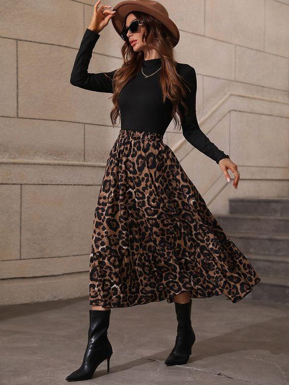 Η Μάρμω απο τους Πανθέους φοράει την φούστα που θα σε βολέψει όλες τις ώρες της ημέρας