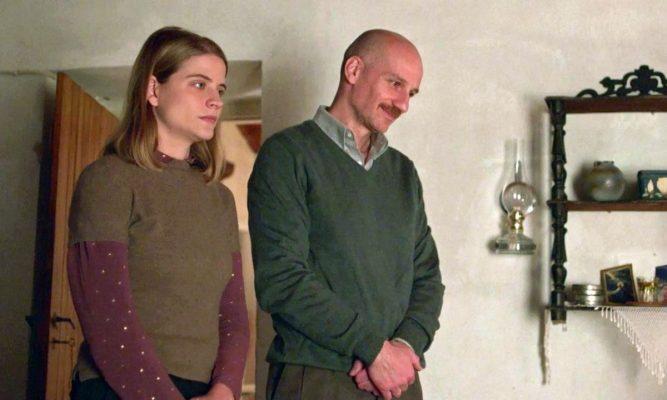 Η Παραλία: Η περίεργη συμπεριφορά του Γράντου για τον φόνο της Ρηνιώς