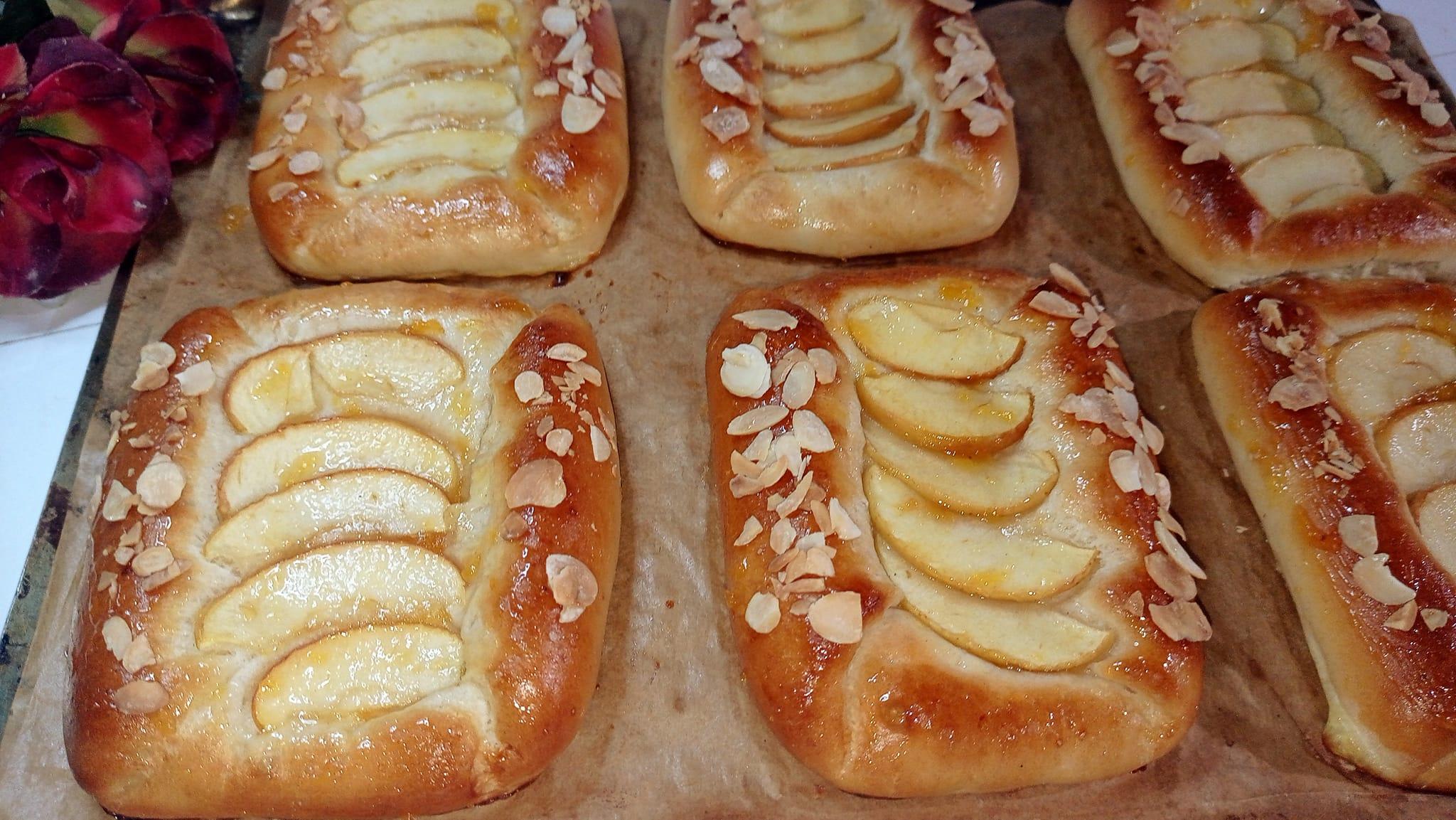 αφράτα-ψωμάκια-με-μήλα-συνταγή-