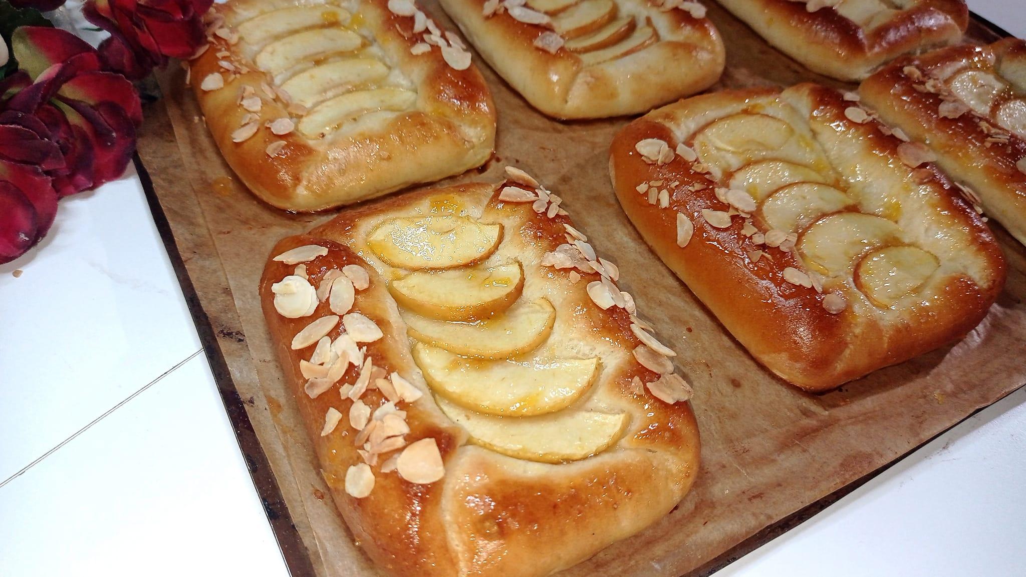 αφράτα-ψωμάκια-με-μήλα-συνταγή-