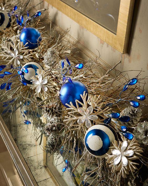 γιρλάντα-με-κλαδιά-και-χριστουγεννιάτικες μπάλες-ιδέες-