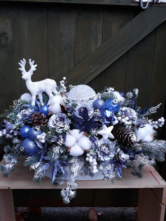 ιδέες-για-χριστουγεννιάτικη διακόσμηση-σε-μπλε-Χριστούγεννα 2023-