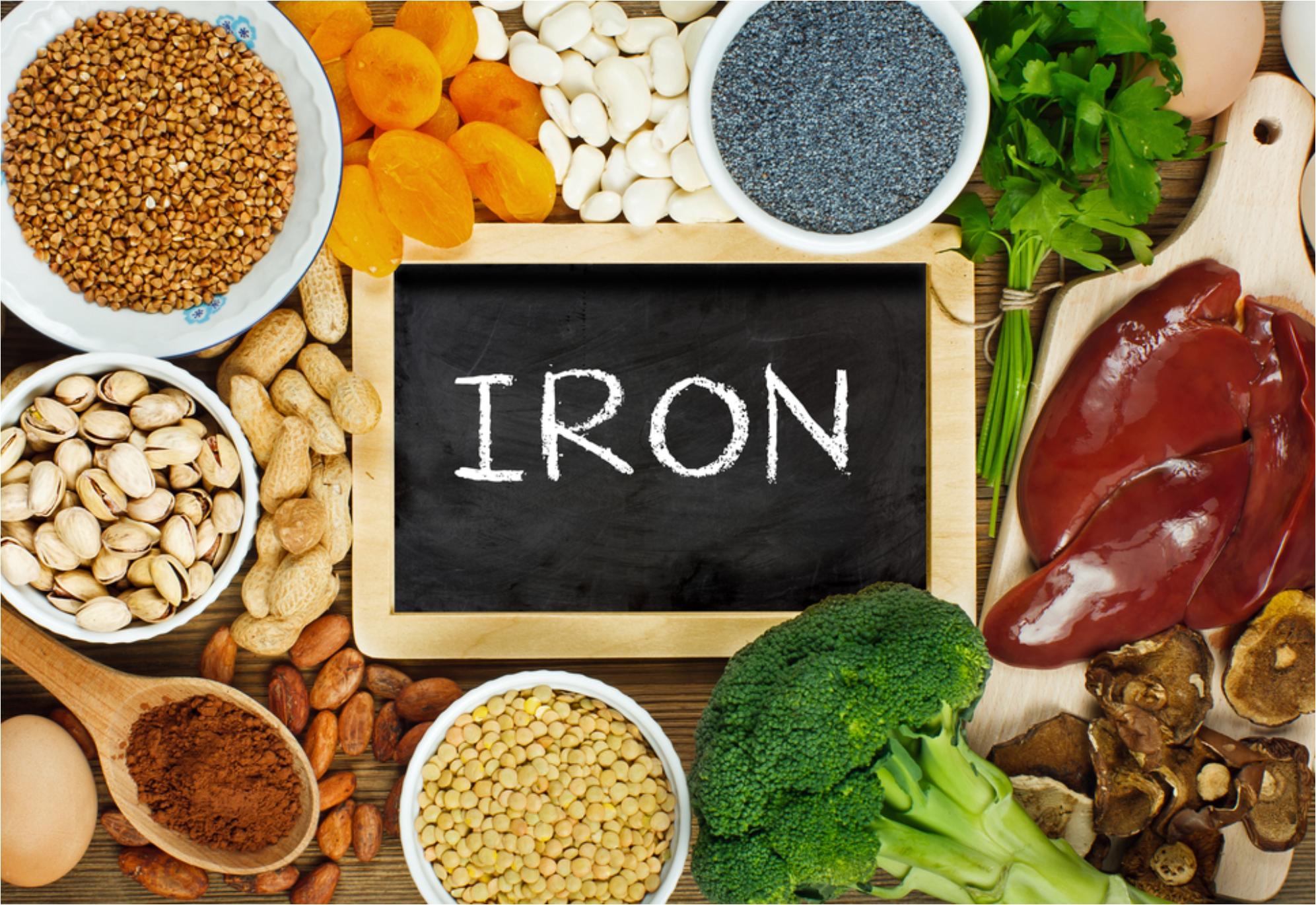 Έλλειψη σιδήρου: Απώλεια μαλλιών εύθραυστα νύχια και ζαλάδες – Δείτε τον πλήρη οδηγό τροφών που θα ανεβάσουν κατακόρυφα τον σίδηρό σας