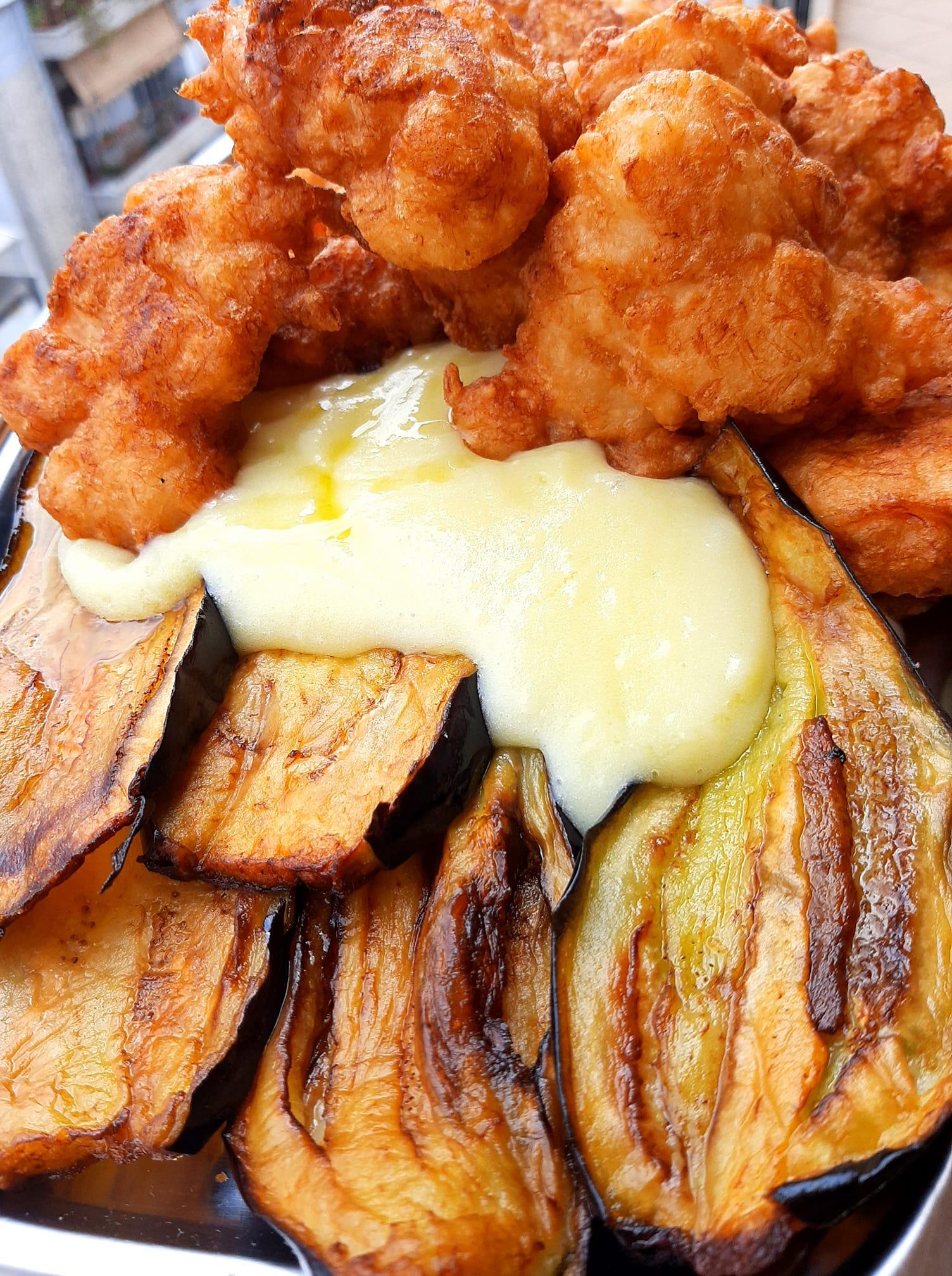 κροκέτες-μπακαλιάρου-με-σκορδαλιά-και-μελιτζάνες-συνταγή-