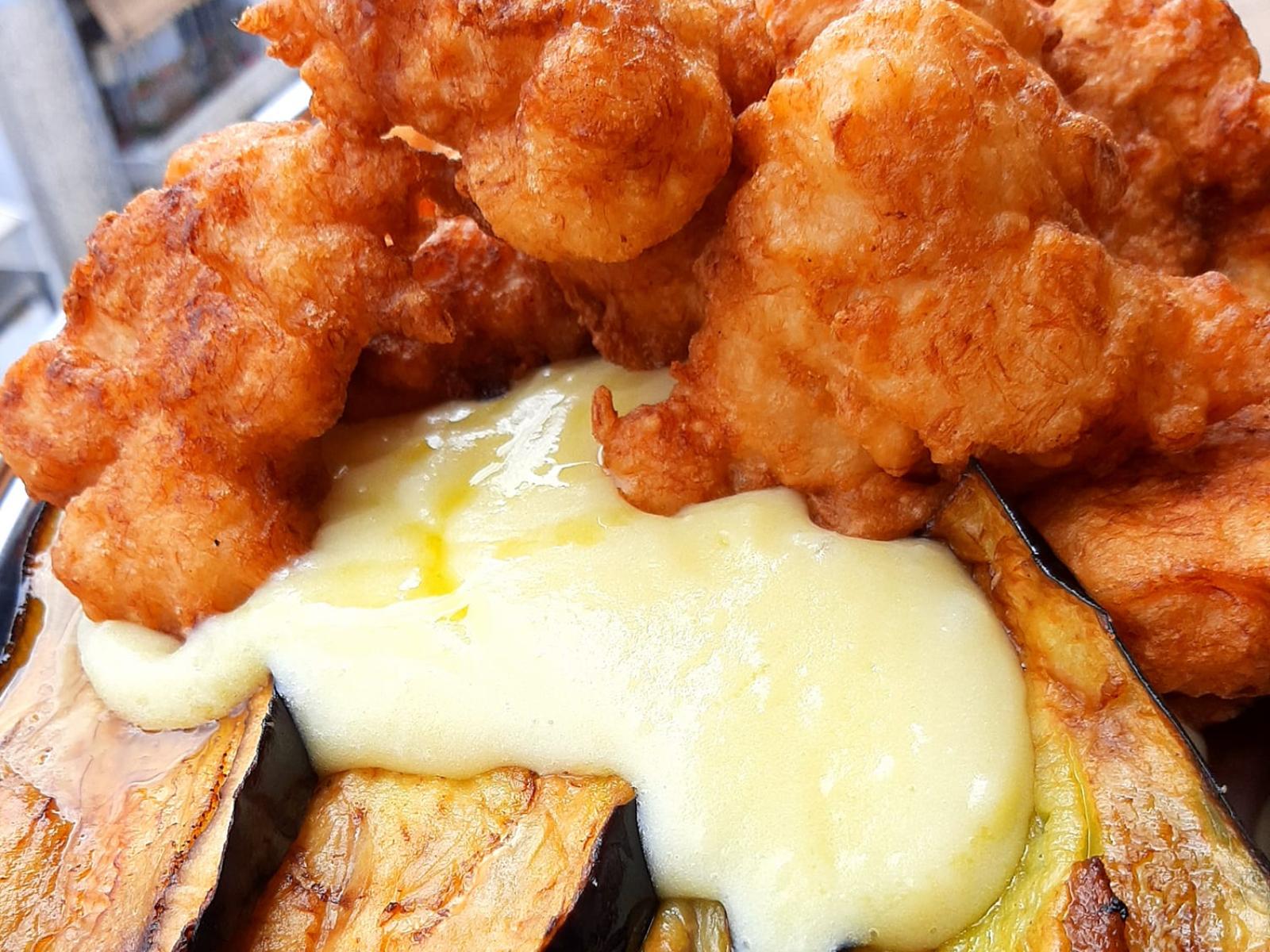 κροκέτες-μπακαλιάρου-με-σκορδαλιά-και-μελιτζάνες-συνταγή-