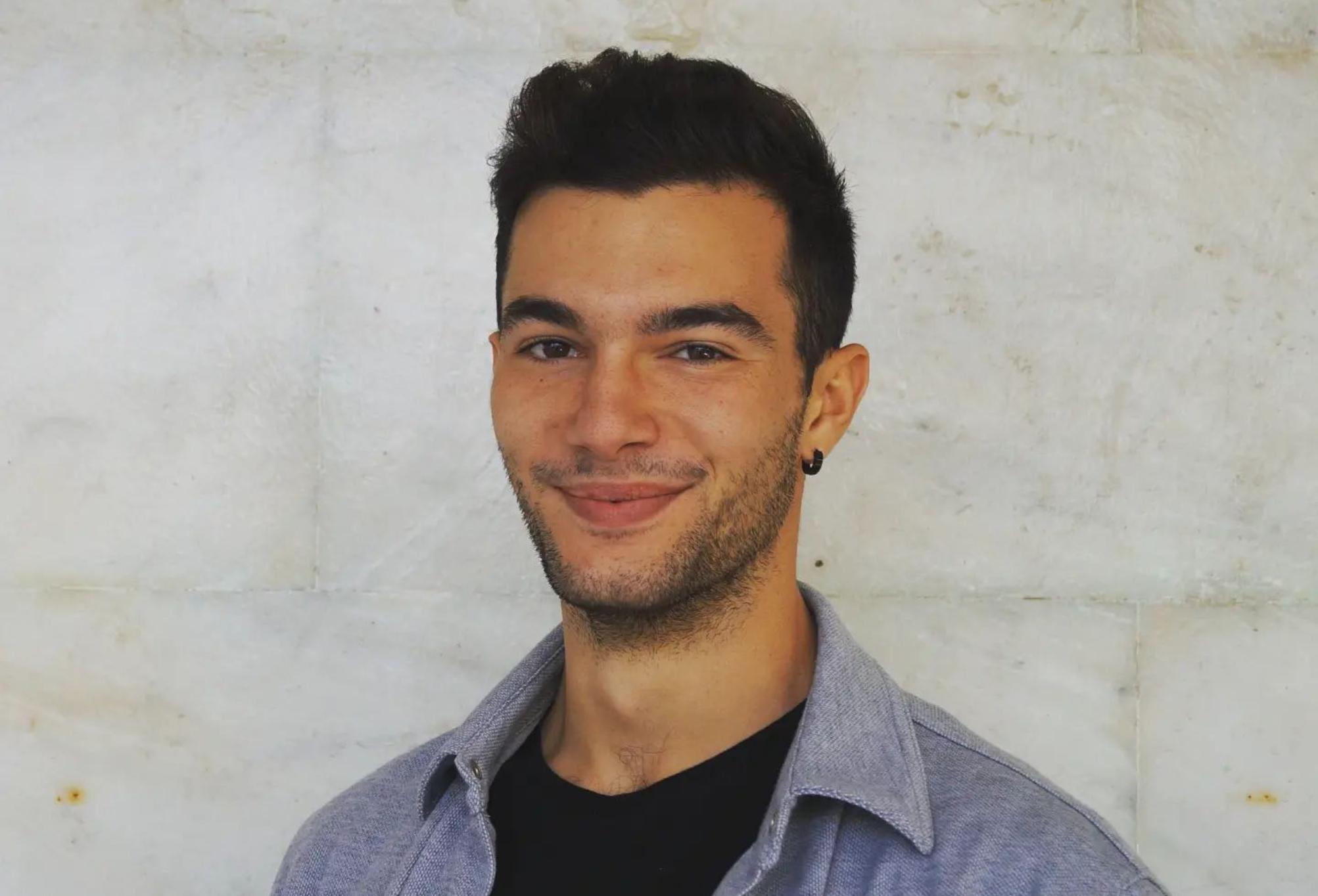 Η Γη της Ελιάς – Νίκος Κοσώνας: Πασίγνωστη παρουσιάστρια η μητέρα του Μιλτιάδη