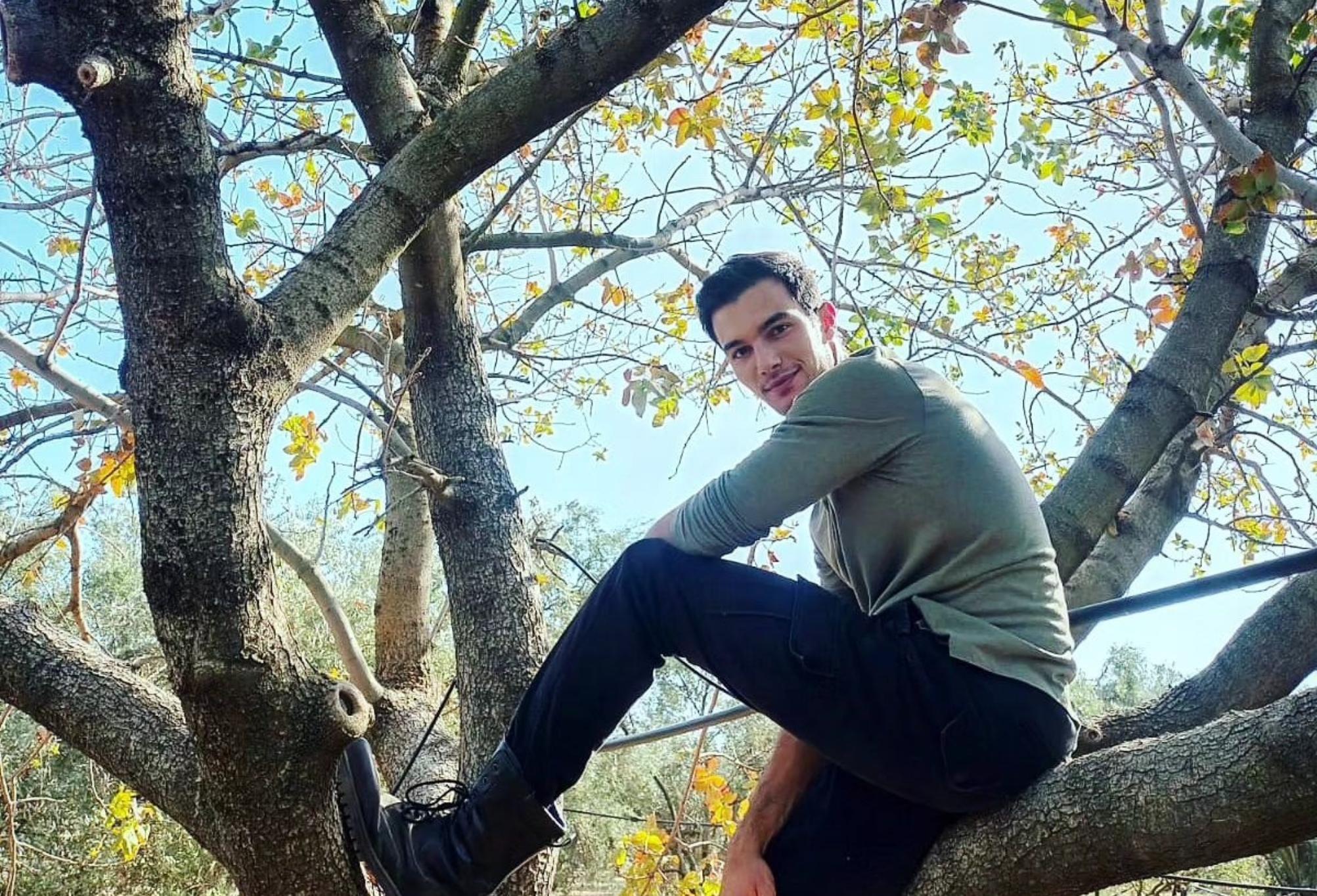 Η Γη της Ελιάς – Νίκος Κοσώνας: Πασίγνωστη παρουσιάστρια η μητέρα του Μιλτιάδη