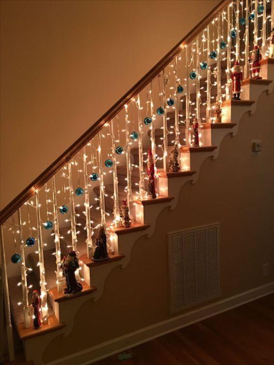 φωτάκια-με-μπάλες-στη-σκάλα-ιδέες-