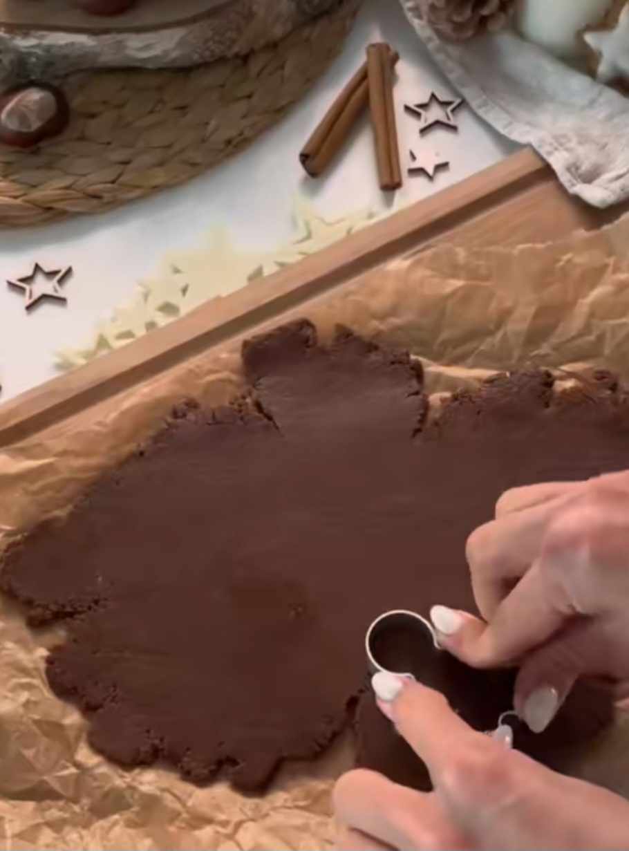 χριστουγεννιάτικα-μπισκότα-με-Nutella-και-4 υλικά-Instagram-TikTok-συνταγή- χριστουγεννιάτικα-μπισκότα-με-Nutella-και-4 υλικά-Instagram-TikTok-συνταγή-