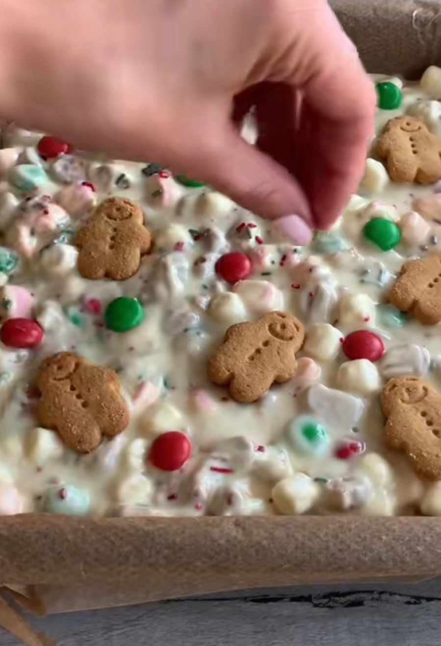 χριστουγεννιάτικες-μπάρες-με-μπισκότα-και-λευκή σοκολάτα-συνταγή- χριστουγεννιάτικες-μπάρες-με-μπισκότα-και-λευκή σοκολάτα-συνταγή-