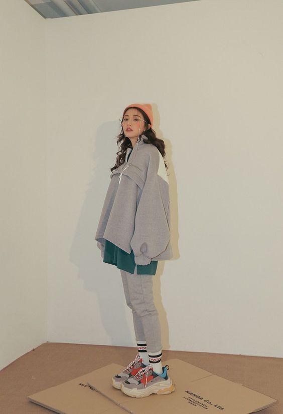 Η Ιφιγένεια Τζολά απο τη Γη της Ελιάς με σούπερ φούτερ σύνολο που λατρέψεις