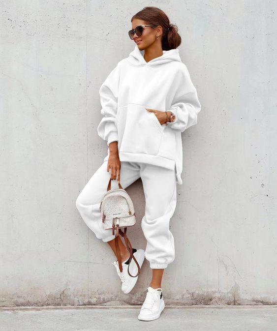 Η Ιφιγένεια Τζολά απο τη Γη της Ελιάς με σούπερ φούτερ σύνολο που λατρέψεις