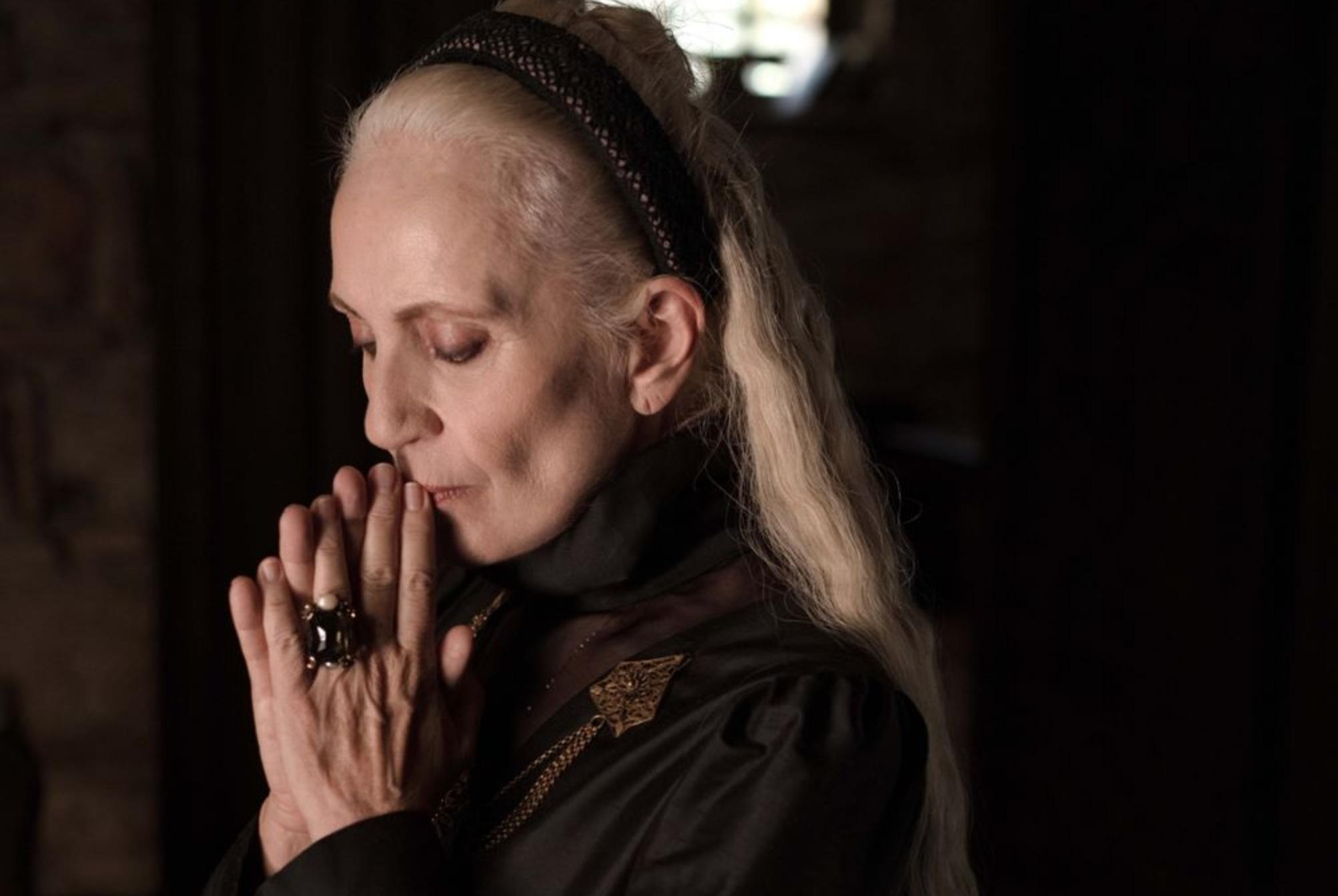 Η Μάγισσα : Κυπριανή και Τζανής είναι η μάνα και ο γιος που βγήκαν από την σκοτεινή θάλασσα