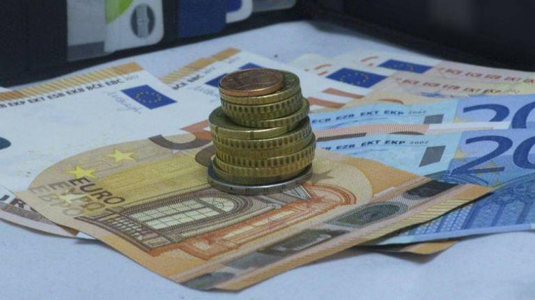 Όλες οι πληρωμές μέχρι τέλος του χρόνου : Ποιοι δικαιούχοι θα τα πάρουν «διπλά»