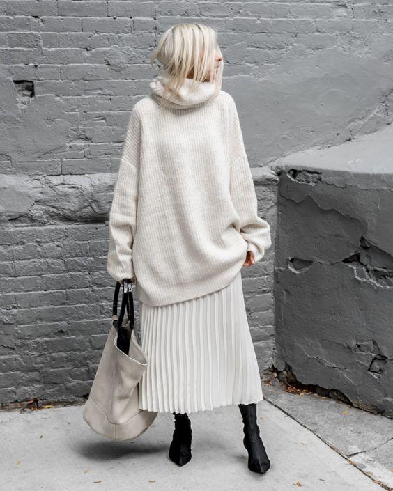 λευκό πουλόβερ-με-λευκή φούστα-με-πιέτες-ιδέες-