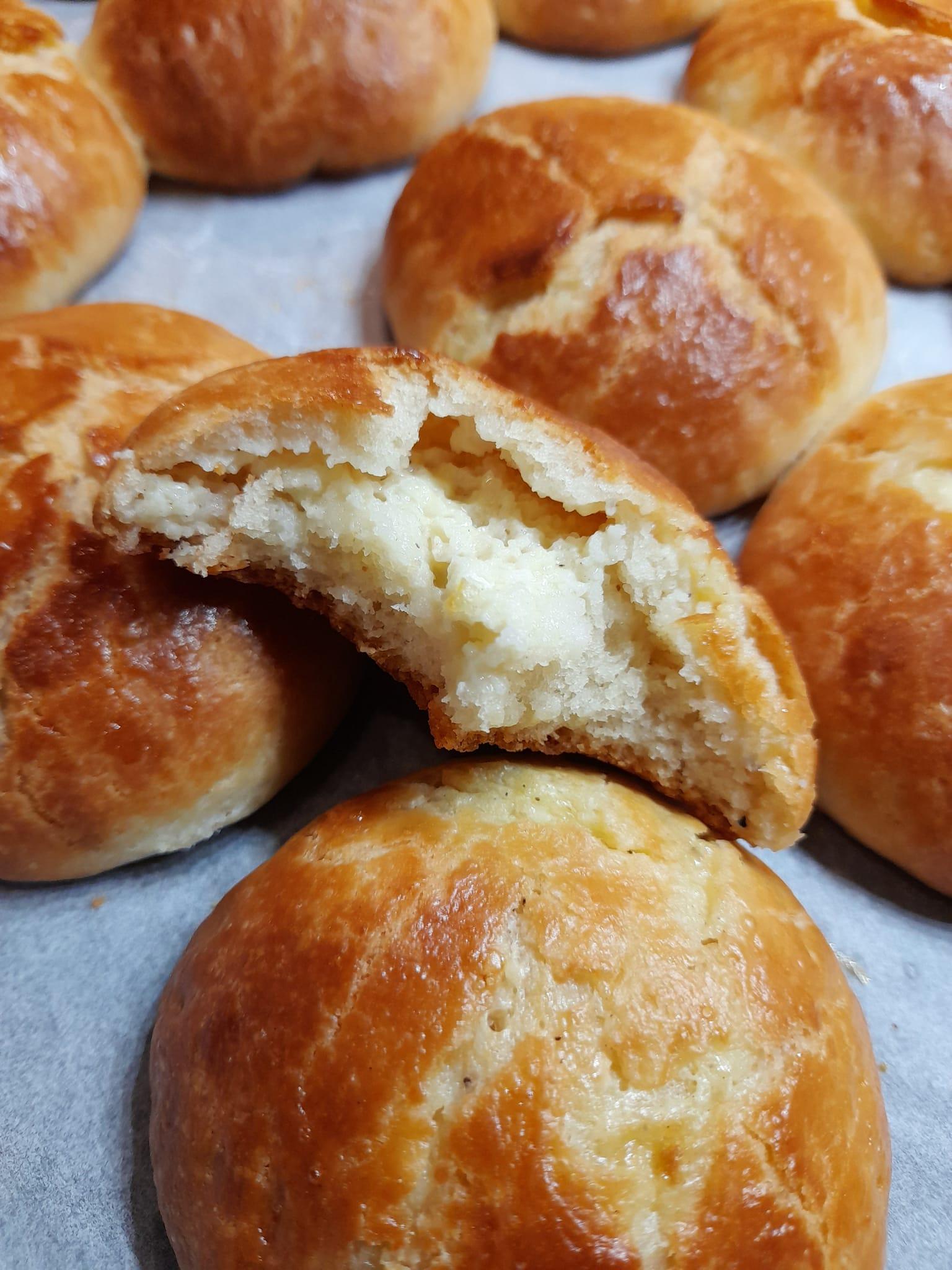 τυροπιτάκια-με-σιμιγδαλόκρεμα-συνταγή- τυροπιτάκια-με-σιμιγδαλόκρεμα-συνταγή-