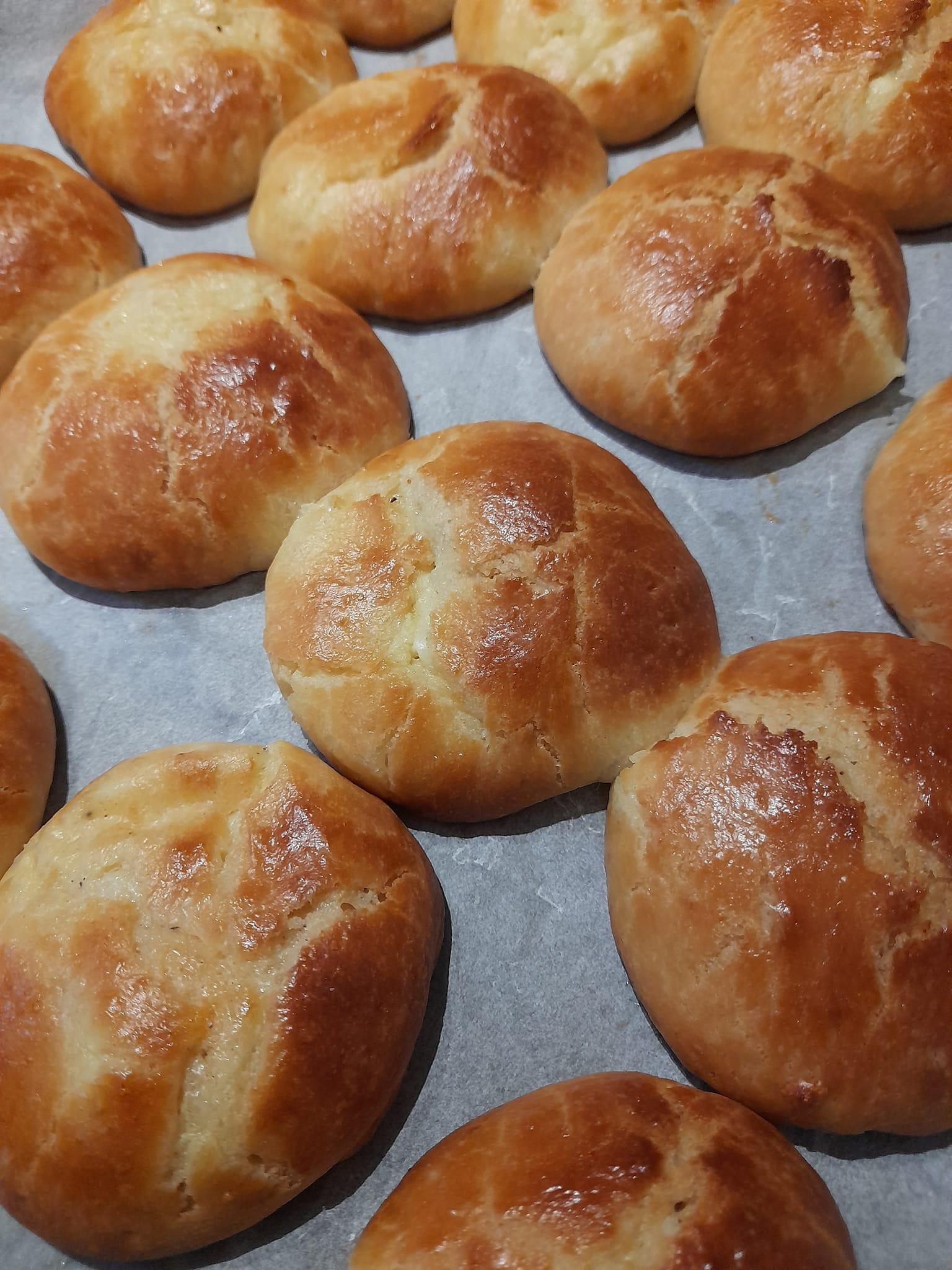 τυροπιτάκια-με-σιμιγδαλόκρεμα-συνταγή- τυροπιτάκια-με-σιμιγδαλόκρεμα-συνταγή-