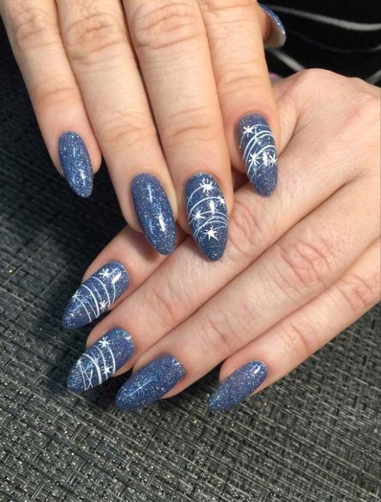 ιδέες-για-χριστουγεννιάτικο μανικιούρ-με-ασημί γκλίτερ-Χριστούγεννα 2023- ιδέες-για-χριστουγεννιάτικο μανικιούρ-με-ασημί γκλίτερ-Χριστούγεννα 2023-