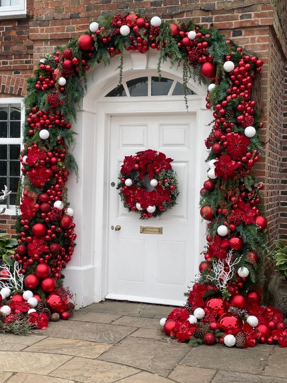γιρλάντες-σε-πράσινο-και-κόκκινο-στην-εξώπορτα-ιδέες- γιρλάντες-σε-πράσινο-και-κόκκινο-στην-εξώπορτα-ιδέες-