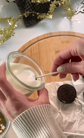 χριστουγεννιάτικα-γλειφιτζούρια-Oreo Pops-συνταγή-