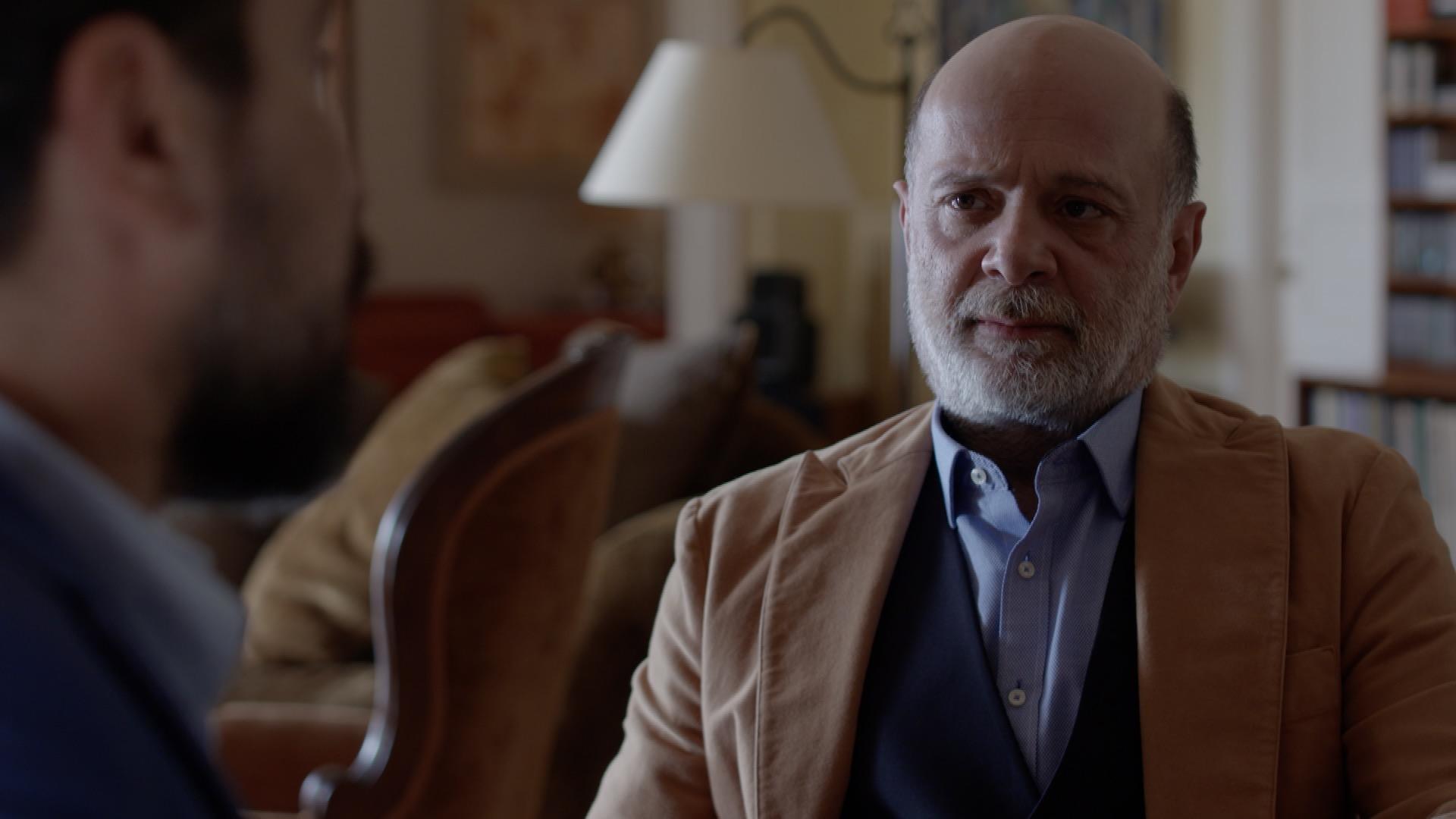 Παγιδευμένοι: Δημήτρης, Σταύρος, Ανδρέας κινδυνεύουν να χάσουν τη δουλειά τους από τον ανώτερο εισαγγελέα