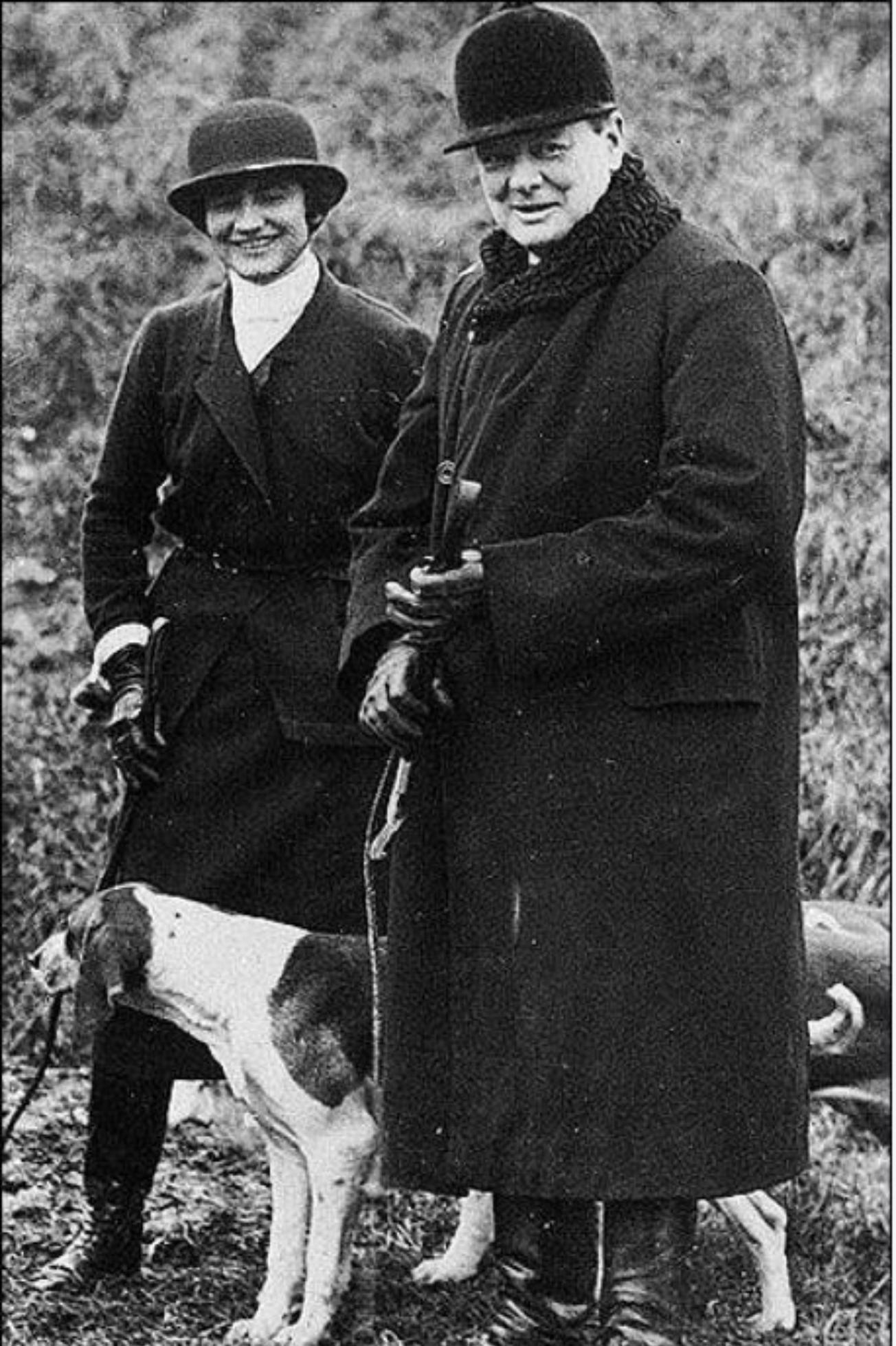 Coco Chanel: Η γυναίκα θρύλος που άλλαξε την ιστορία της μόδας – Η σκοτεινή παιδική ηλικία η θυελλώδης προσωπική ζωή και η μεγαλειώδης καριέρα