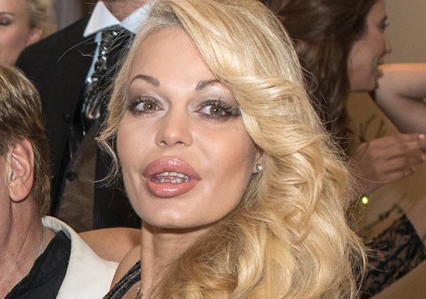 Ενα απο τα αστέρια της Λάμψης του Νίκου Φώσκολου : Δειτε πως είναι σήμερα η Μαίρη βρούτη