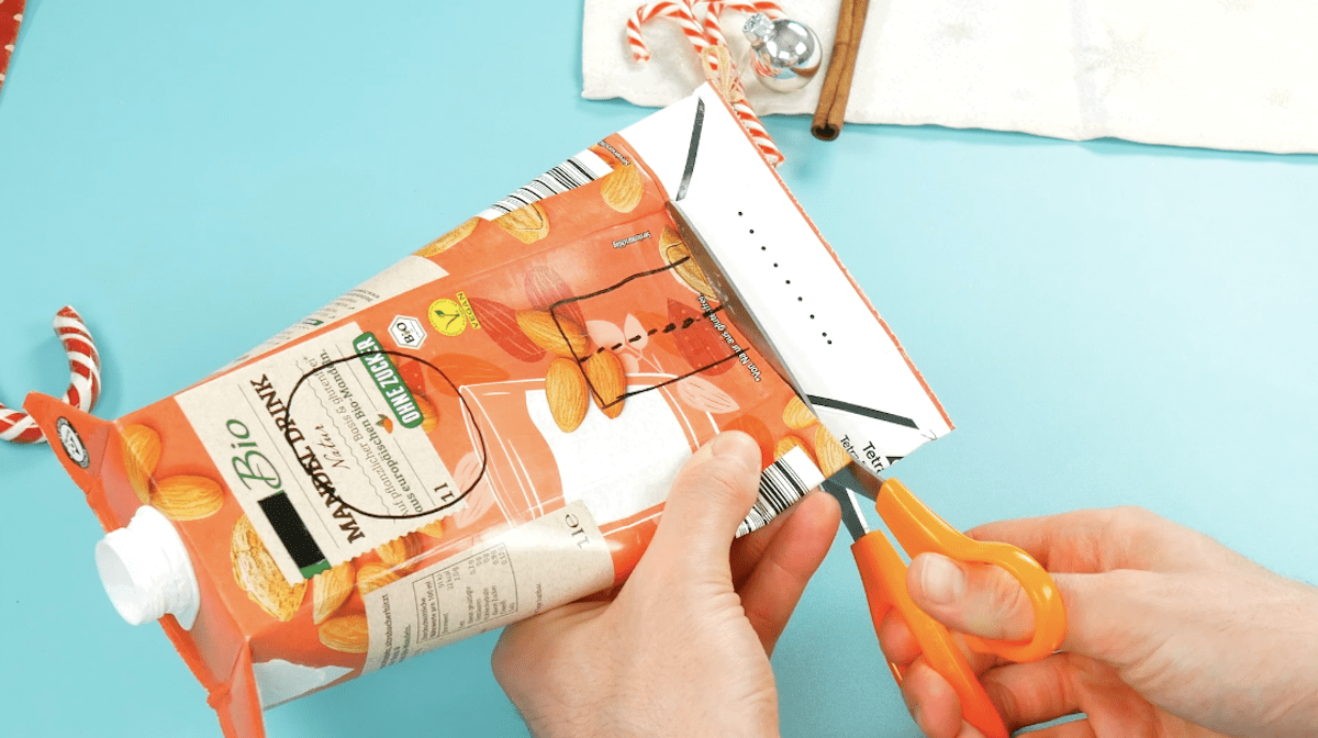 χριστουγεννιάτικα σπιτάκια-για-αρωματικά-στικ-από-κουτί γάλα-Χριστουγεννιάτικες κατασκευές-ιδέες- χριστουγεννιάτικα σπιτάκια-για-αρωματικά-στικ-από-κουτί γάλα-Χριστουγεννιάτικες κατασκευές-ιδέες-