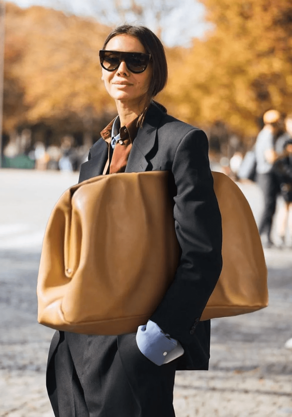 Η Μιράντα απο τον Παράδεισο των Κυρίων με την τσάντα που όλες θέλουμε