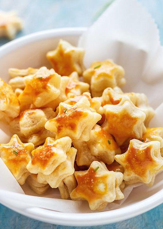 Οικονομικό γλυκό για τα Χριστούγεννα: Γεμιστά αστεράκια σφολιάτας