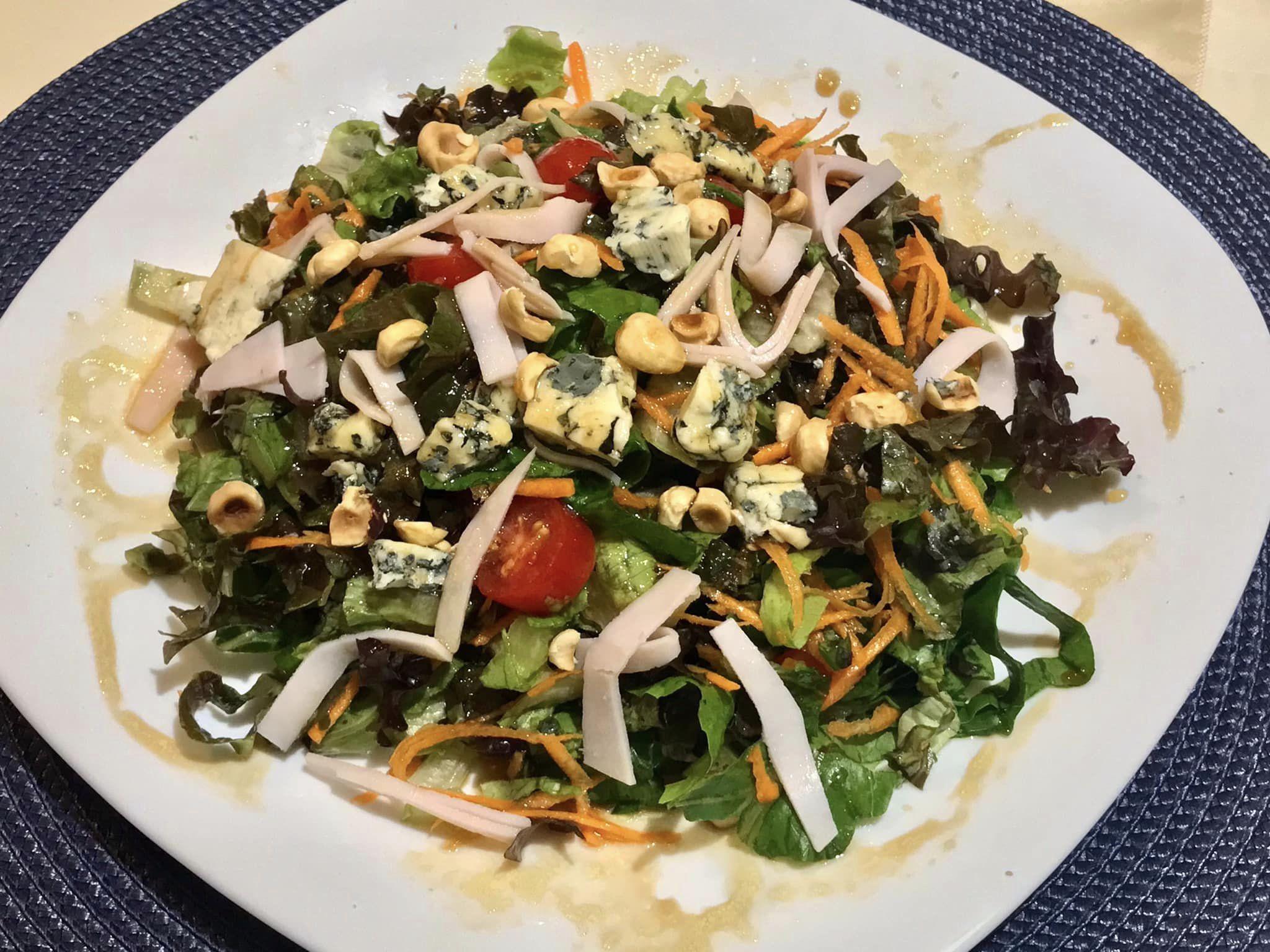 χριστουγεννιάτικη-σαλάτα-με-μπλε τυρί-Δανίας-συνταγή- χριστουγεννιάτικη-σαλάτα-με-μπλε τυρί-Δανίας-συνταγή-