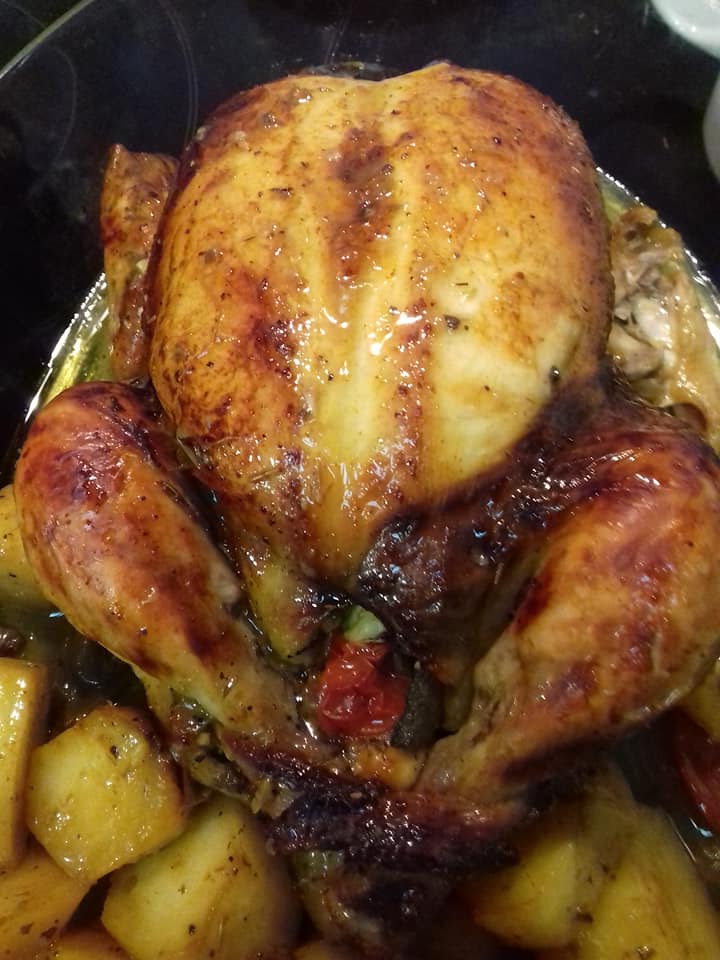 Χριστουγεννιάτικο γεμιστό κοτόπουλο με σάλτσα λαχανικών