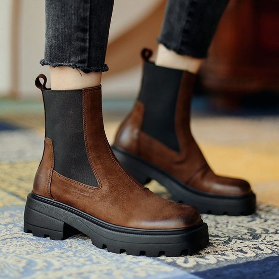 Η Ευαγγέλια Μουμούρη απο την Ηλέκτρα με τα super hot crocks μποτάκια του Χειμώνα που θα λατρέψεις